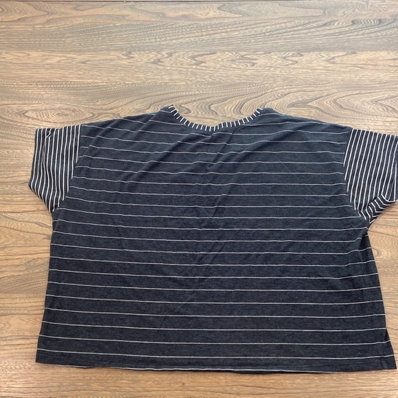 Lululemon Cates T-Shirt - Picture 7 of 8